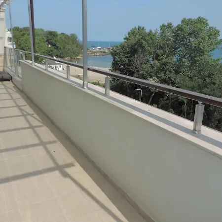 Paradise Deluxe 아파트 프리모르스코