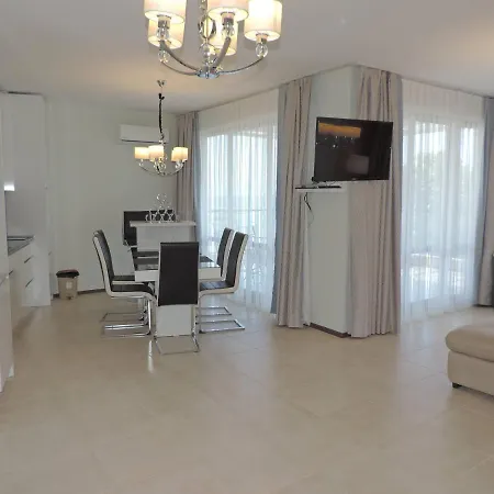 Paradise Deluxe 프리모르스코