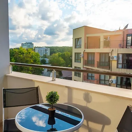 Paradise Deluxe 프리모르스코